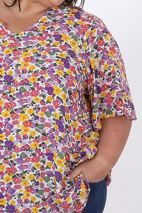 Plus Size Short Sleeve Top In Pretty Floral