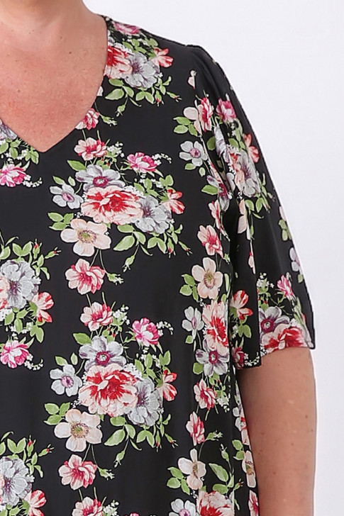 Plus Size Short Sleeve Top In Wild Roses