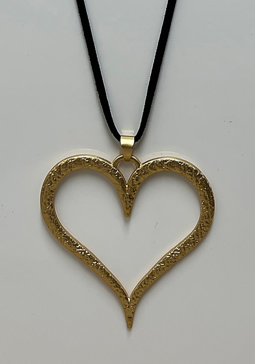 Textured Heart Pendant Necklace In Gold