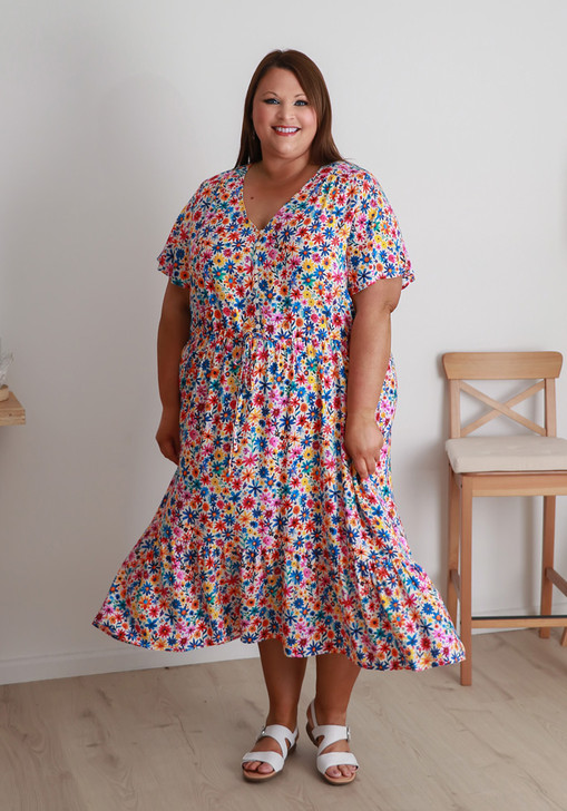 Plus Size Tie Waist Dress In Bright Daisies