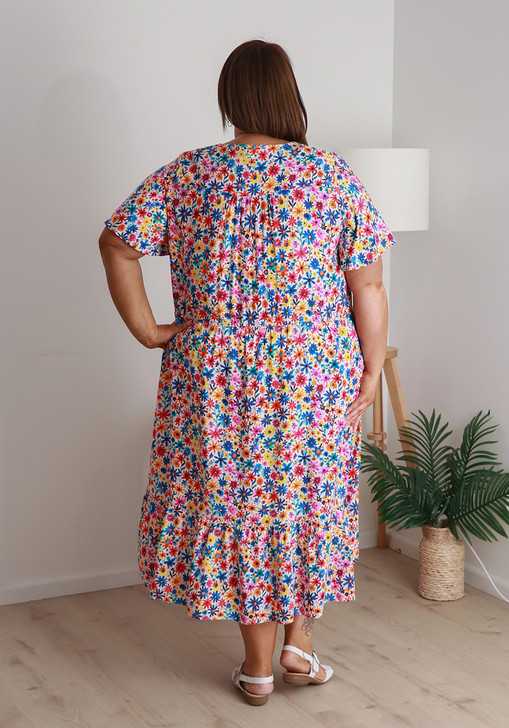 Plus Size Tie Waist Dress In Bright Daisies