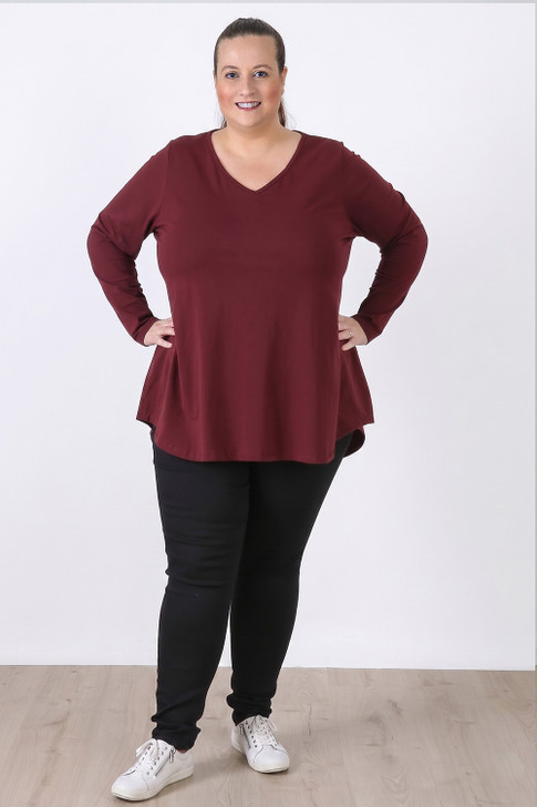 Plus Size Stretch Denim Fitted Jeans in Matte Black in Sizes 18 to 32