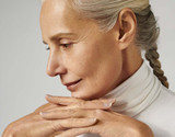 HOW TO TREAT YOUR SKIN DURING MENOPAUSE