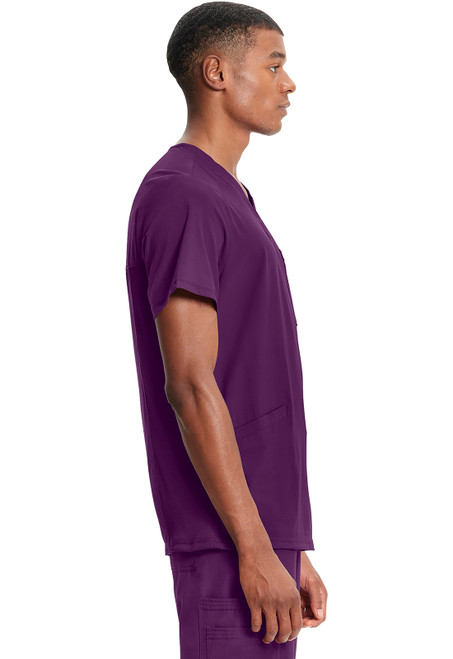 Infinity Men's V-Neck Top CK900A: Modern medical uniform with chest and front welt pockets. Made from stretch poplin (95% Polyester, 5% Spandex) for mobility. Ideal for healthcare professionals.