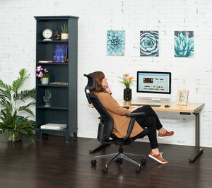 Envoke Ergonomic Chair by UPLIFT Desk