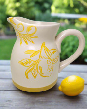 Elegant jug adorned with a lemon and lemon tree, ideal as a wedding favor.
