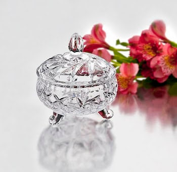 A round crystal candy, elegantly placed on a table, perfect for weddings and bridal showers.
