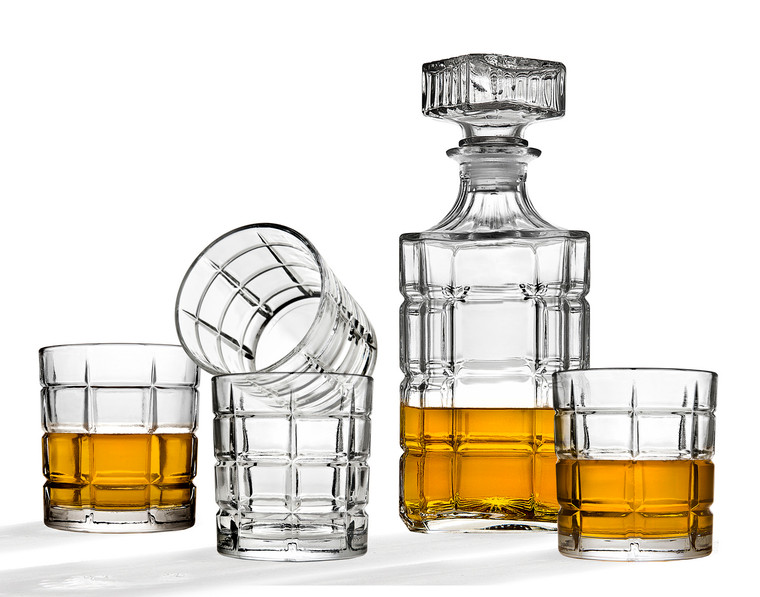 A stylish set of four glasses and a whiskey decanter, perfect for wedding favors and elegant gatherings.