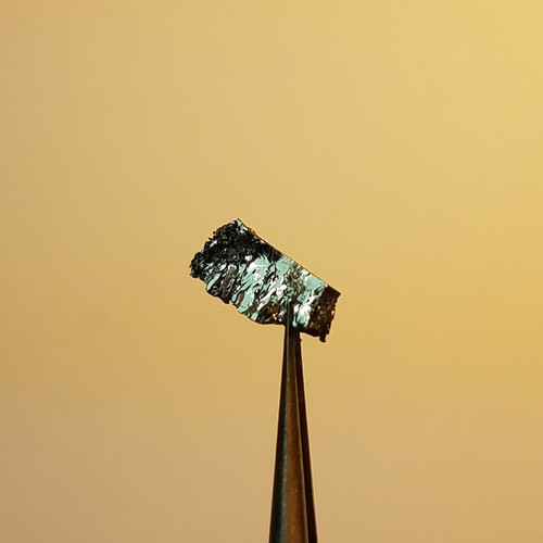 WTe2 Crystal (Tungsten Ditelluride)