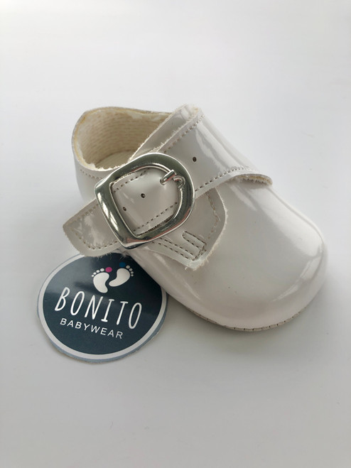 Soft sole buckle shoe white
