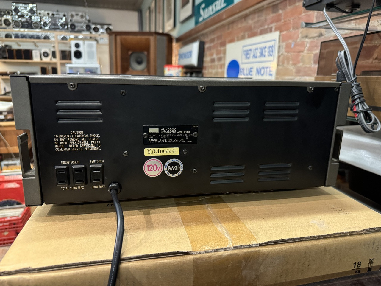 Sansui AU-9900 Integrated Amplifier 1975 and one Owner -Superb