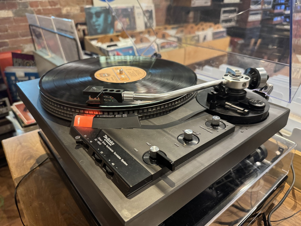 Technics SL-1900 Direct Drive Turntable with ADC cartridge - The