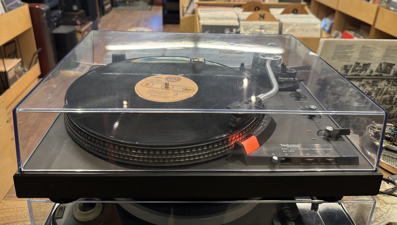 Technics SL-1900 Direct Drive Turntable with ADC cartridge - The