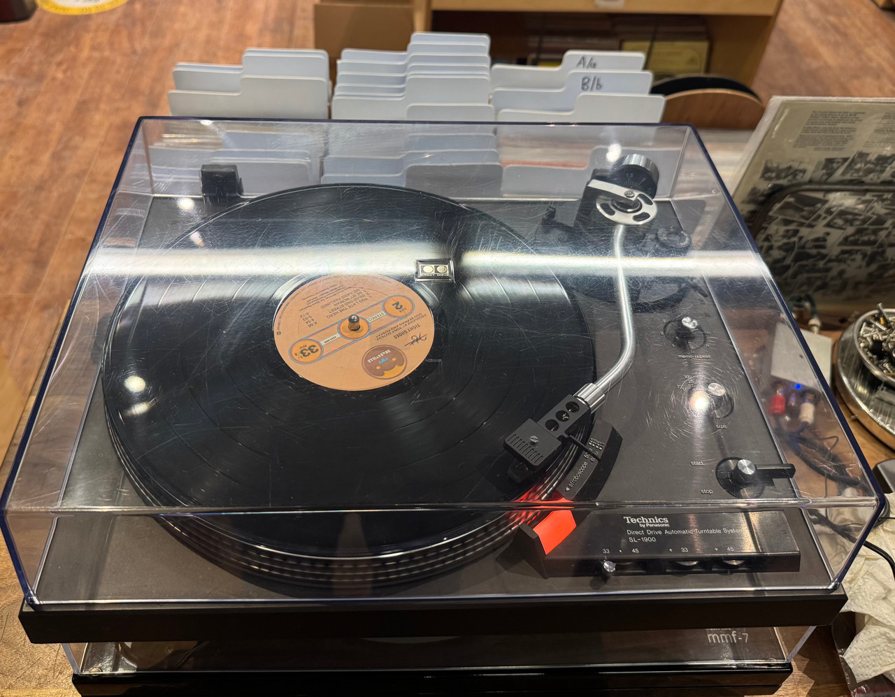 Technics SL-1900 Direct Drive Turntable with ADC cartridge - The