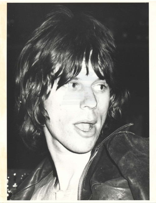 Jeff Beck 8x10 inch black and white photo taken by unknown photographer at an unknown time and place #2