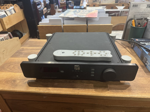 Moon i5 Integrated Amplifier by Simaudio with Remote 