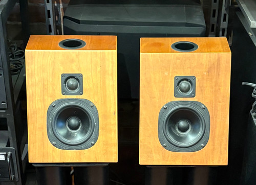 Tetra Manhattan 120U Bookshelf Speakers