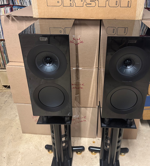 Kef R3 Meta Speakers with Stands and ISO Acoustic IsoStands - Original Boxes - 9/10