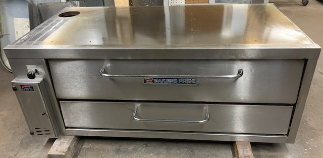 BAKERS PRIDE 415 PIZZA OVEN - NATURAL GAS (A5X921) - Gillette