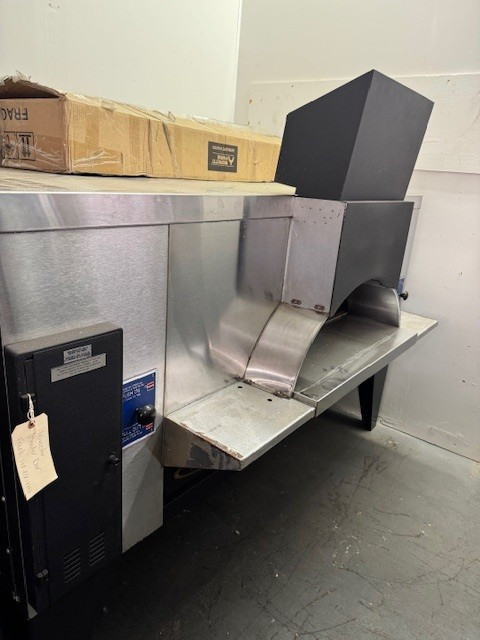 BAKERS PRIDE 415 PIZZA OVEN - NATURAL GAS (A5X921) - Gillette