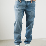 Straight Jean in Medium Wash