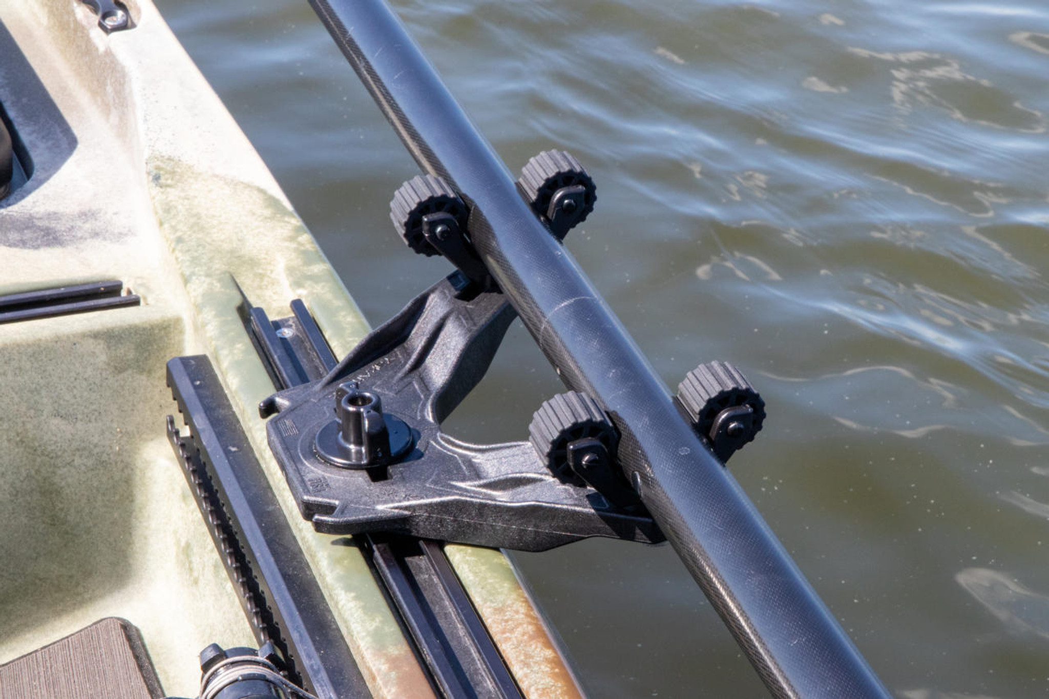 最高の DoubleHeader Atader YakAttack Kayak Paddle Holder， with Kayak RotoGrip  DoubleHeader Accessories Paddle for Dual Fishing， Mount Dual Head Track  Kayak Holders Track Mount Accessories， Offset Paddle Holder for Kayaking，  Kayak並行輸入 釣り