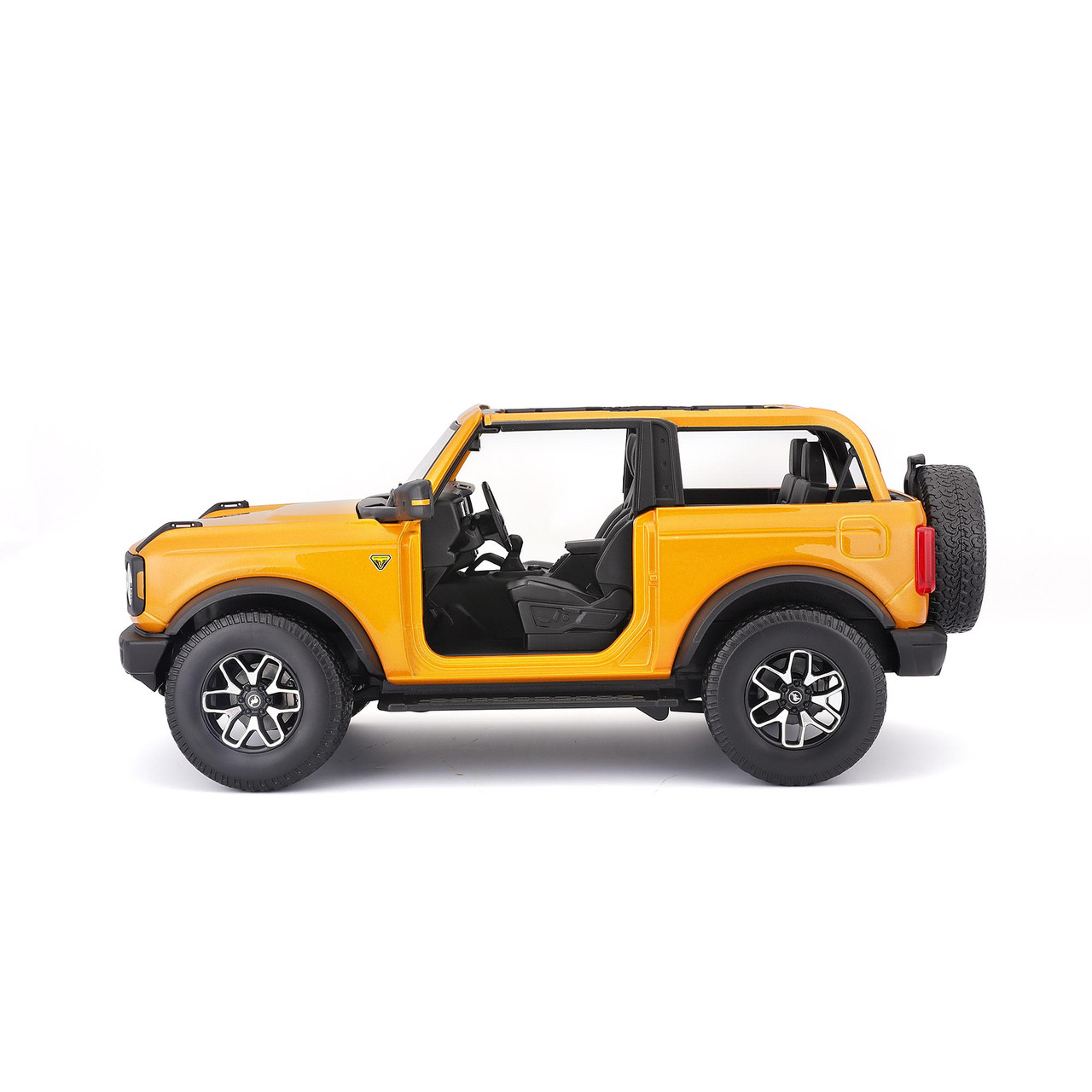 1//18 DIECAST MODEL CAR BY MAISTO 31457 2021 FORD BRONCO BADLANDS ORANGE MET