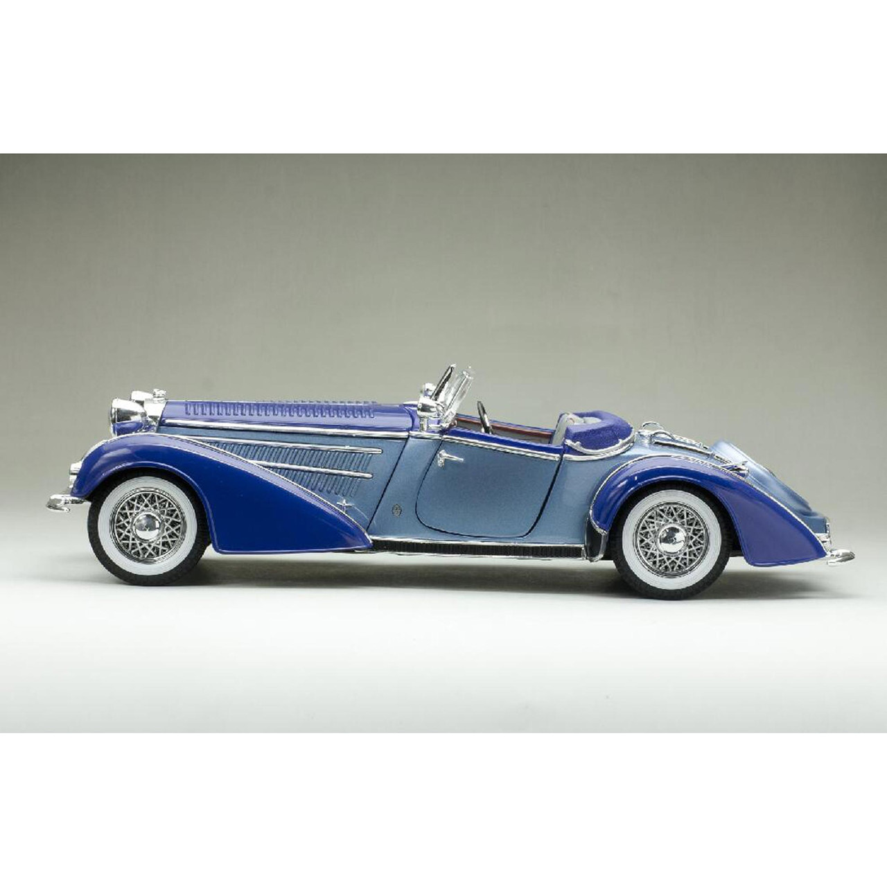 1939 Horch 855 Roadster - Blue 1:18 Scale Diecast Replica Model by Sunstar