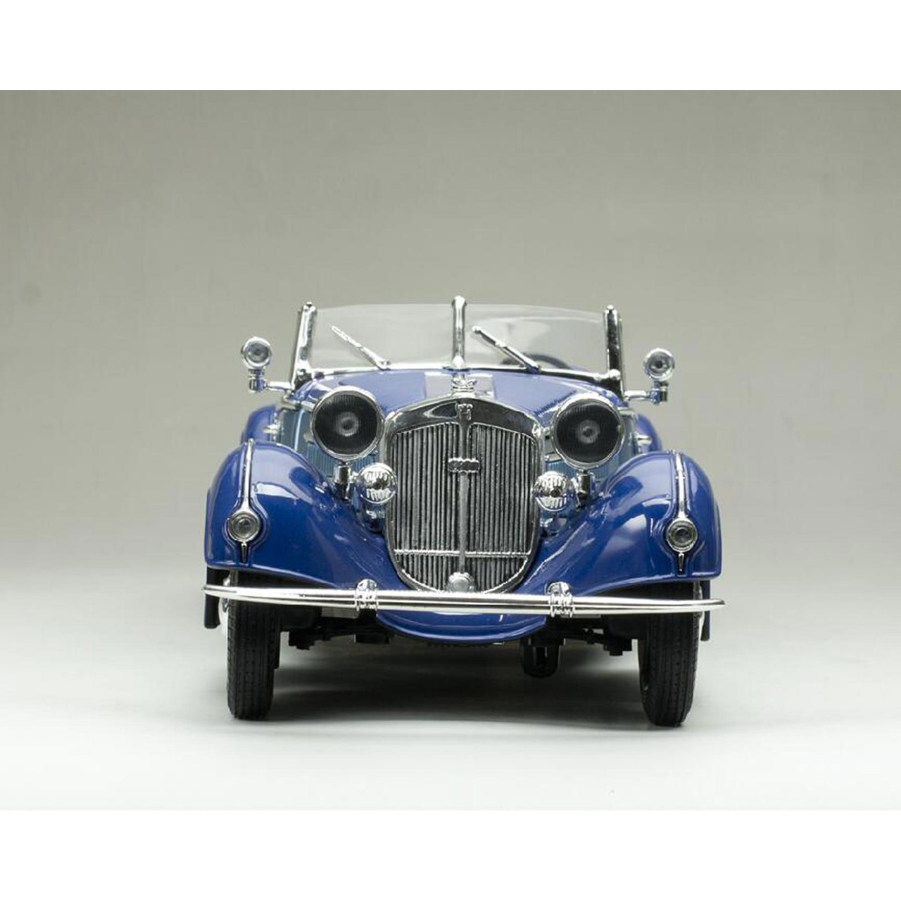 1939 Horch 855 Roadster - Blue 1:18 Scale Diecast Model by Sunstar