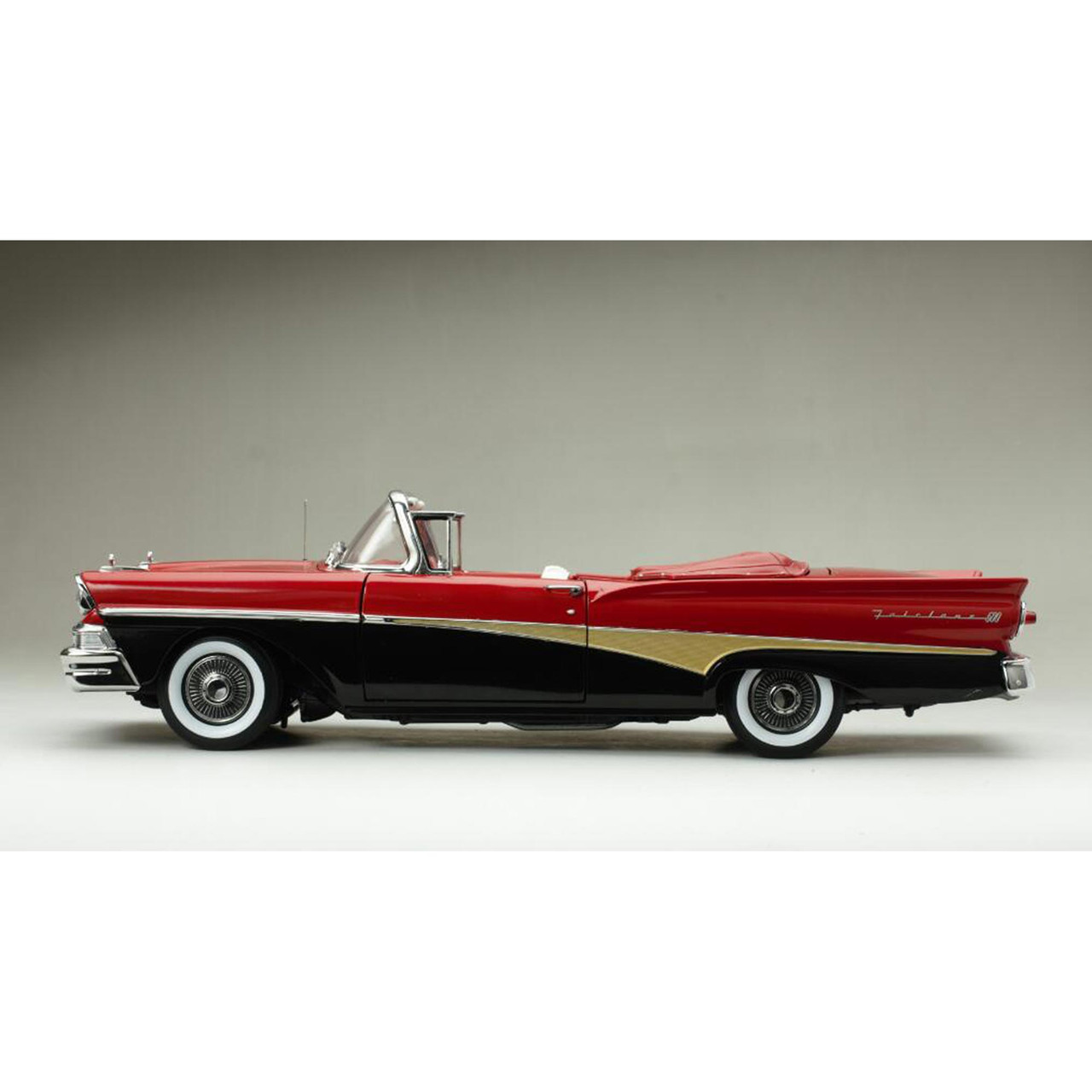 1/18フォード フェアレーン500 オープン 1958 レッド/ブラック 1/18 1958 Ford Fairlane 500 Open convertible (Torch Red