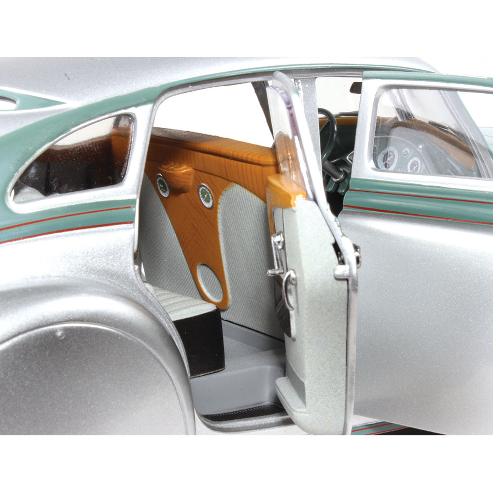 1933 PIERCE-ARROW SILVER ARROW Diecast Model Car | Signature Models