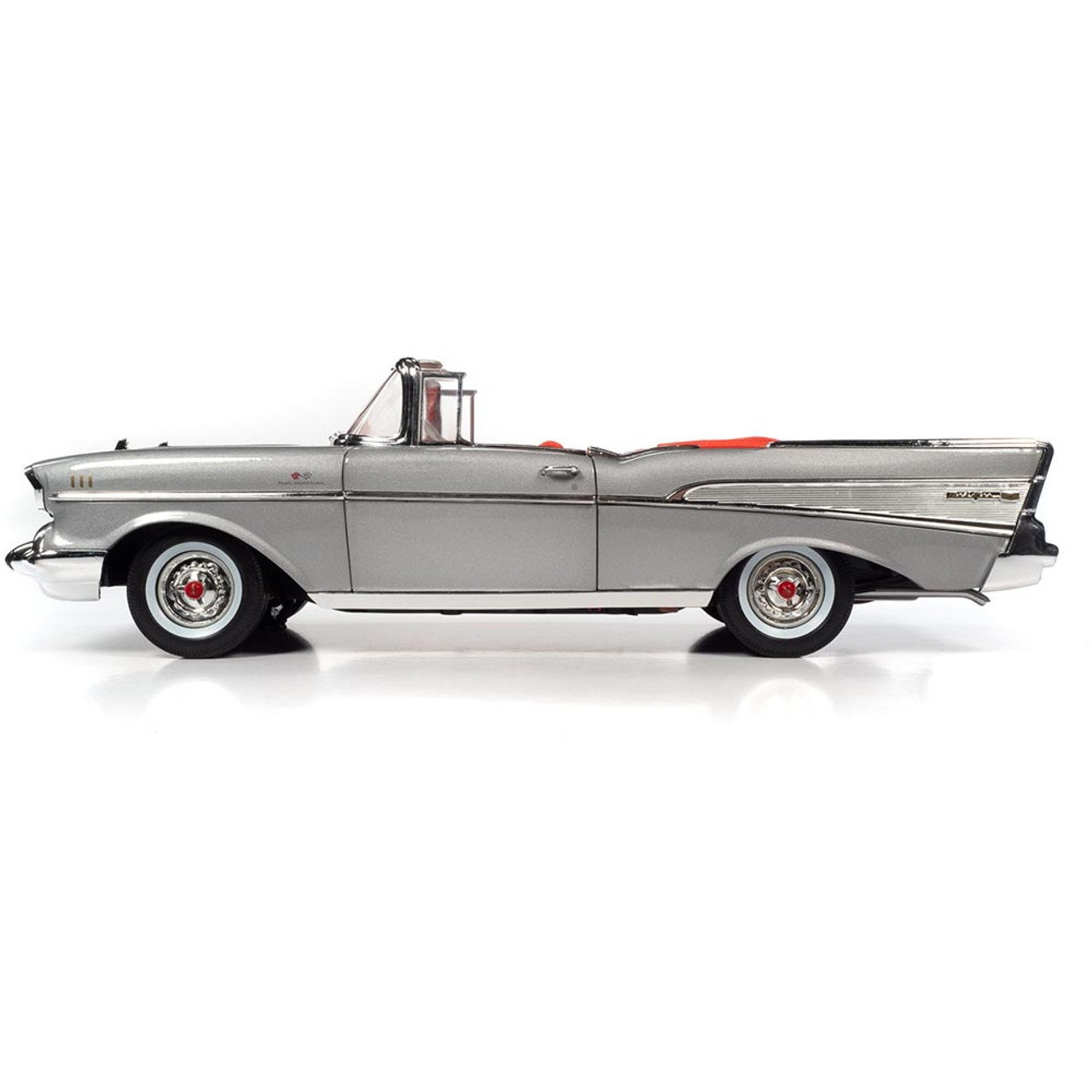 ダイキャストカー 1/18 1957 CHEVROLET BEL AIR Auto World 1957 Chevrolet Bel Air Convertible 1:18 Scale