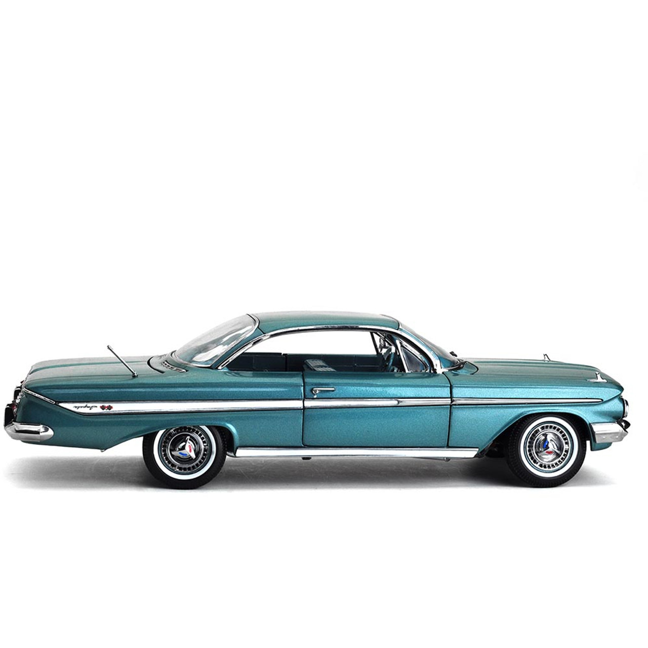 1961 Chevrolet Impala Sport Coupe - Twilight Turquoise 1:18 Scale Diecast  Replica Model by Sunstar