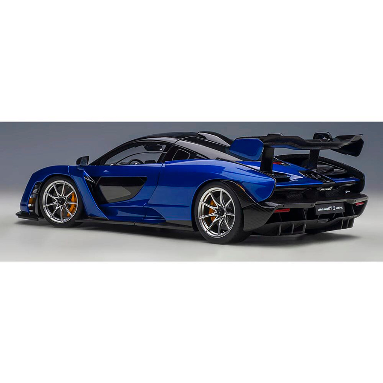 【美品】AUTOart McLaren Senna ブルー 箱あり 1/18 AUTOart McLaren Senna Trophy Kyanos Blue Car Model