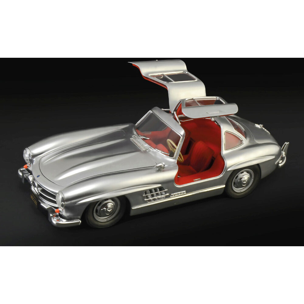 Mercedes-Benz 300 SL Gullwing 1/16 Kit Plastic Model Kit | Italeri