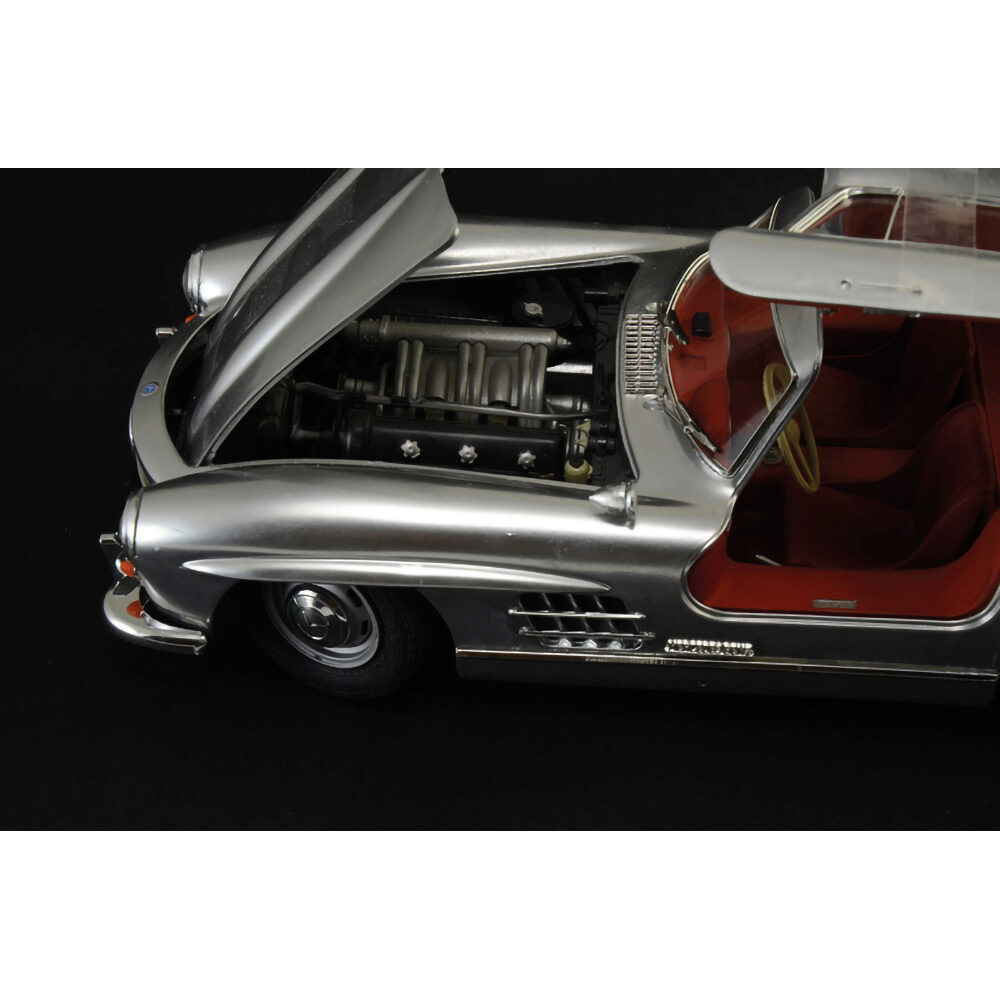 Mercedes-Benz 300 SL Gullwing 1/16 Kit Plastic Model Kit | Italeri