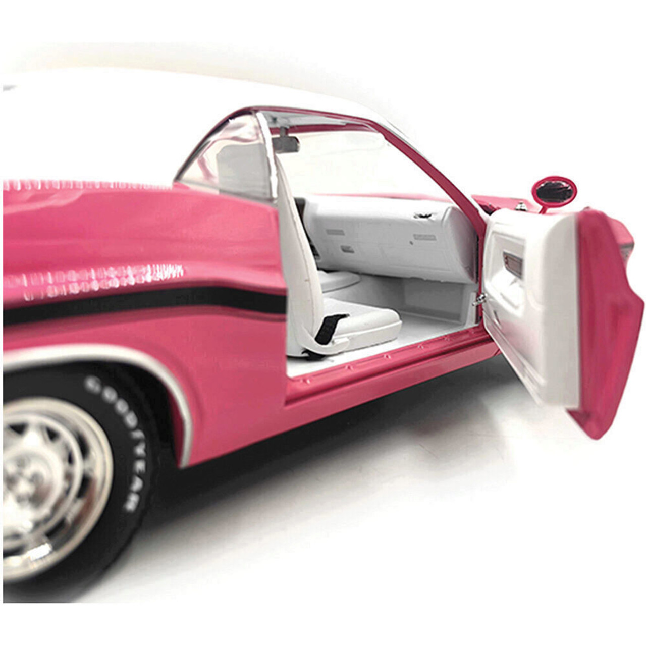 ミニカー 1/18 1970 Dodge Challenger R/T 1:18 1970 Dodge Challenger R/T Hardtop 440 Six Pack (Panther