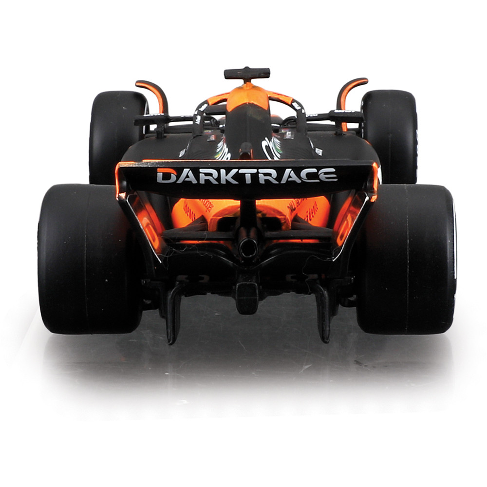 2024 McLaren F1 MCL38 w/ helmet Piastri #81 | Bburago