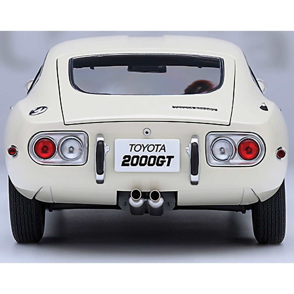 1967 Toyota 2000GT White Composite & Diecast Model Car | AutoArt