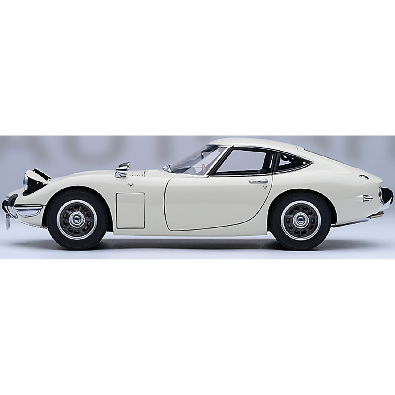 1967 Toyota 2000GT White Composite & Diecast Model Car | AutoArt