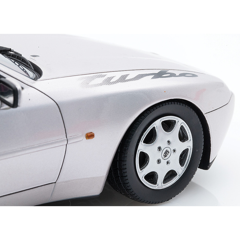 Porsche 944 Turbo ホワイト ミニカー 1/18 Porsche 944 Turbo Cup (Turbo S) Street Car | Schuco