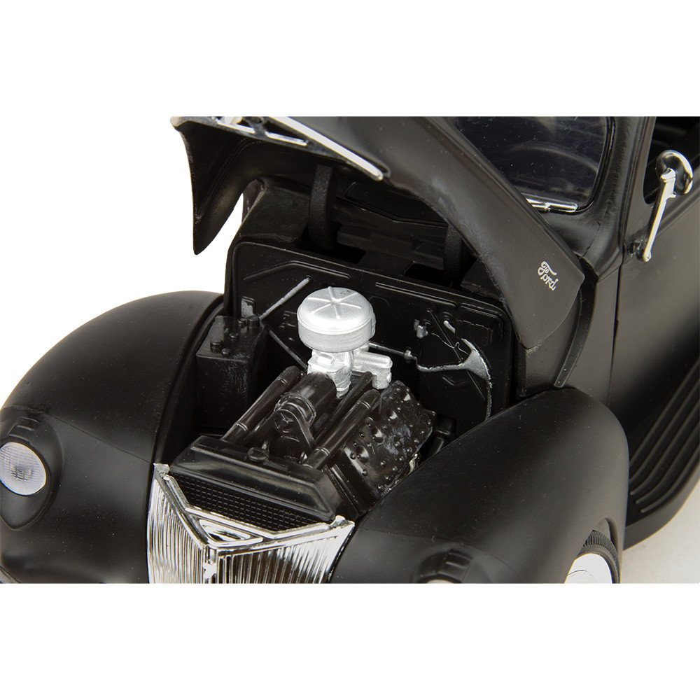 1940 Ford Matte Black Pickup Diecast Model | Motormax