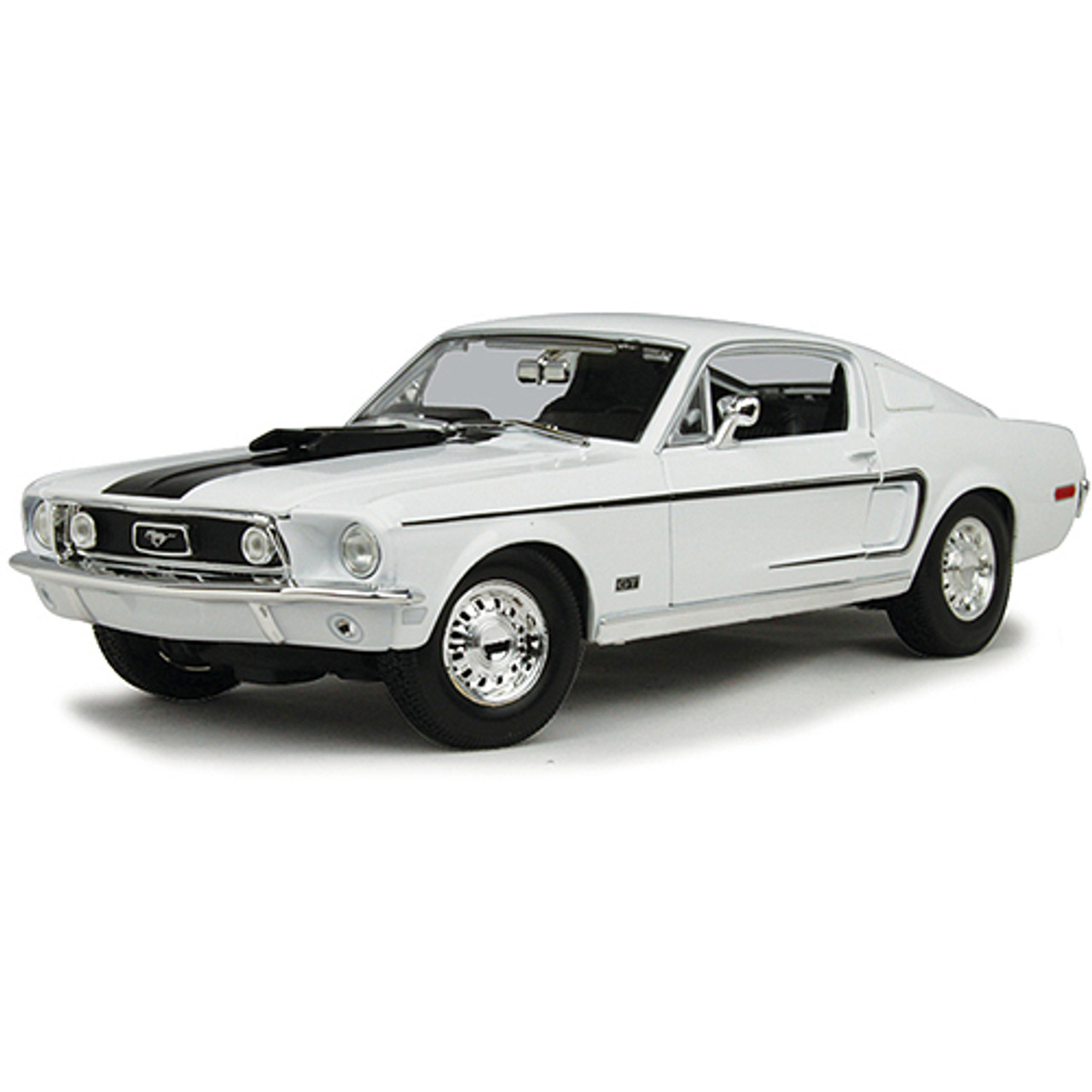 1968 Ford Mustang GT Cobra Jet - white 1:18 Scale Diecast Model by Maisto