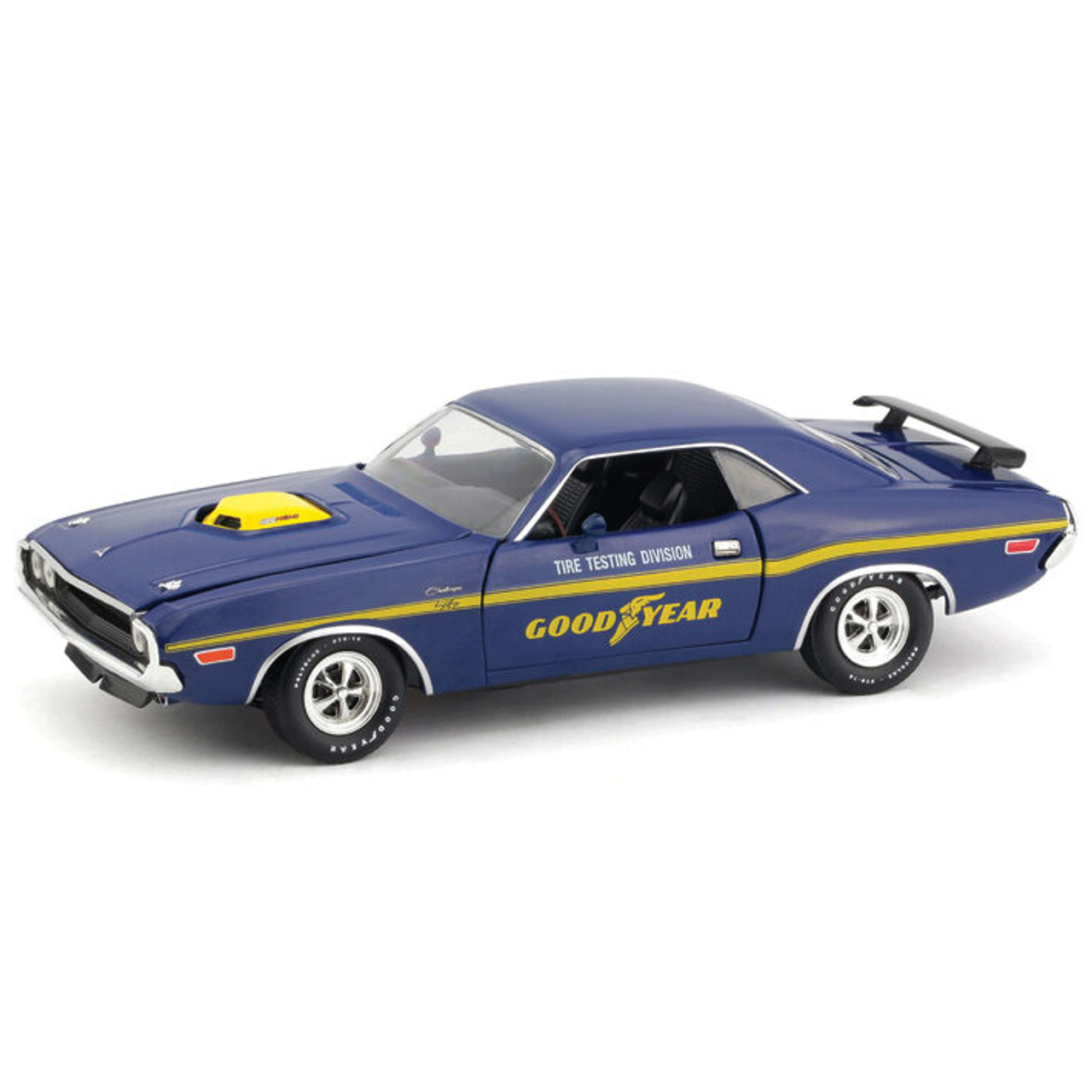 Goodyear 1970 Dodge Challenger R/T Hemi 1:24 Scale Diecast Model by M2  Machines