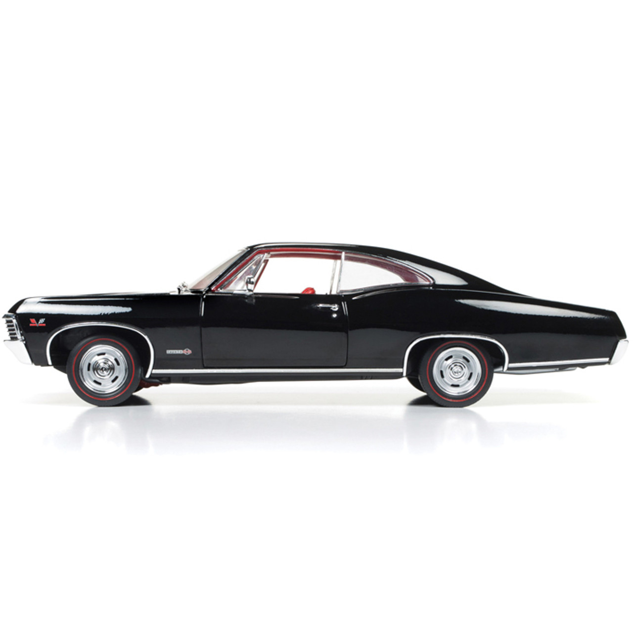 1967 Chevy Impala SS Hardtop 1:18 Scale Diecast Model by