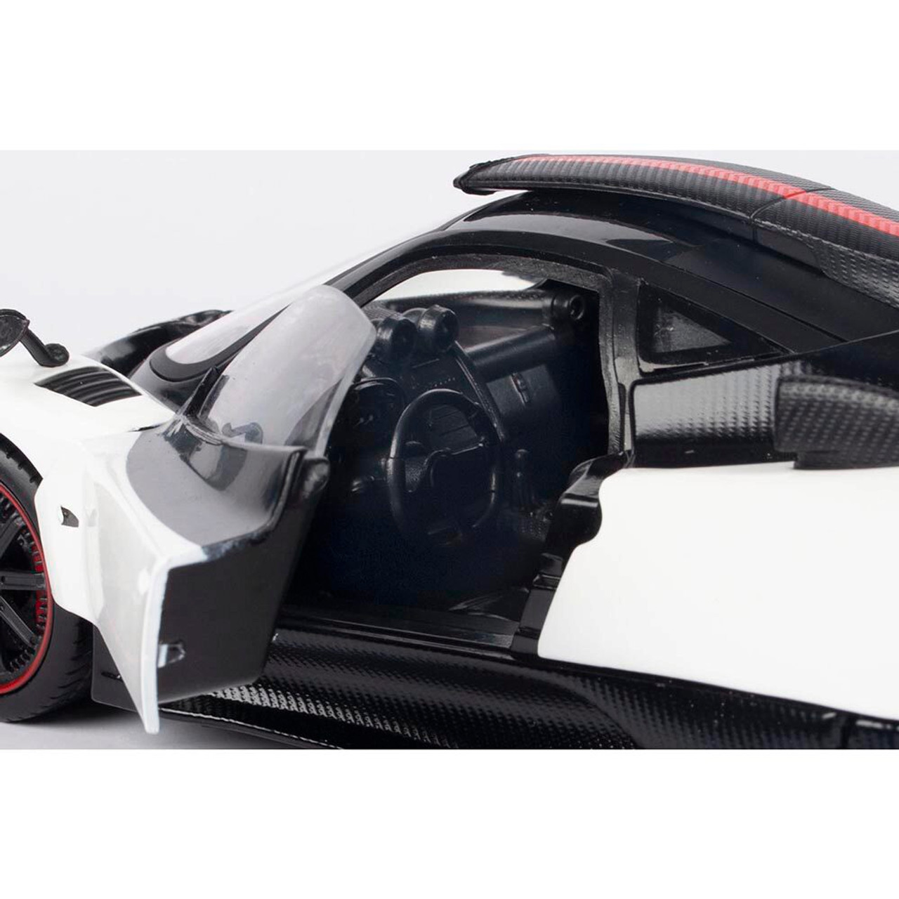 Pagani Zonda 1/18 スケールモデル Amazon.com: Pagani Zonda F Black 1/18 Diecast Car Model by