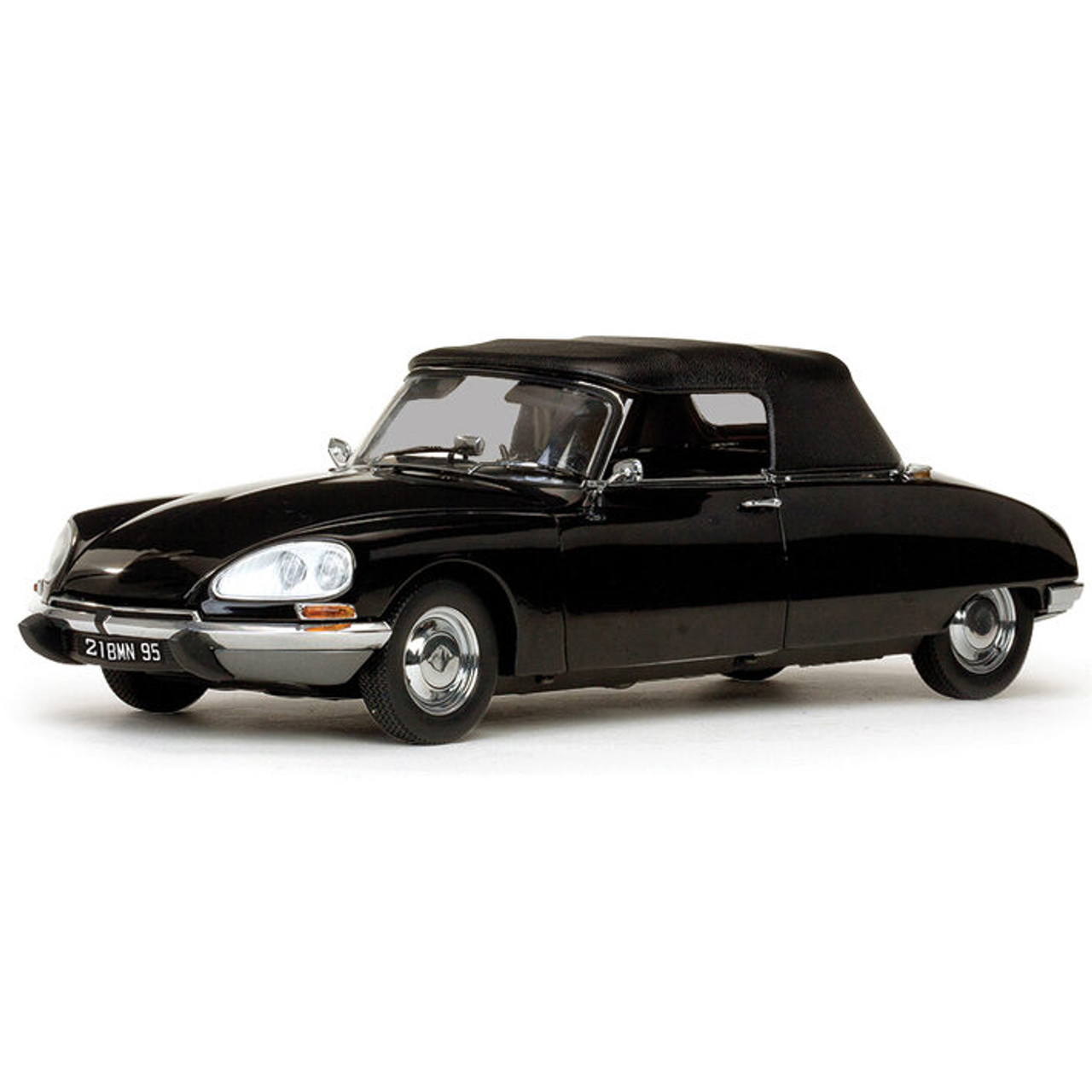 Citroen DS 21 - black 1:18 Scale Diecast Replica Model by Sunstar