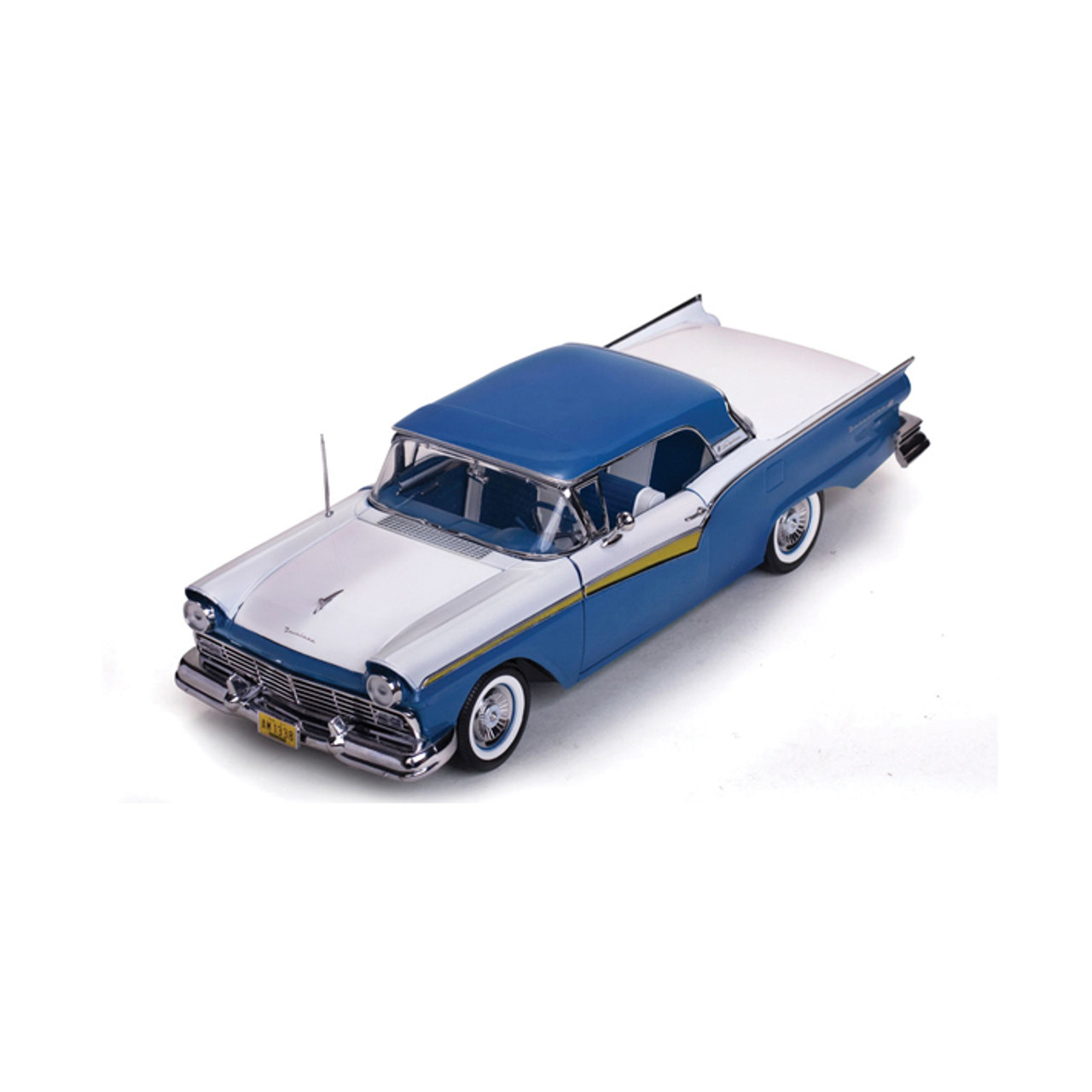 1/18 1957 FORD FAIRLANE SKYLINER フォード フェアレイン 