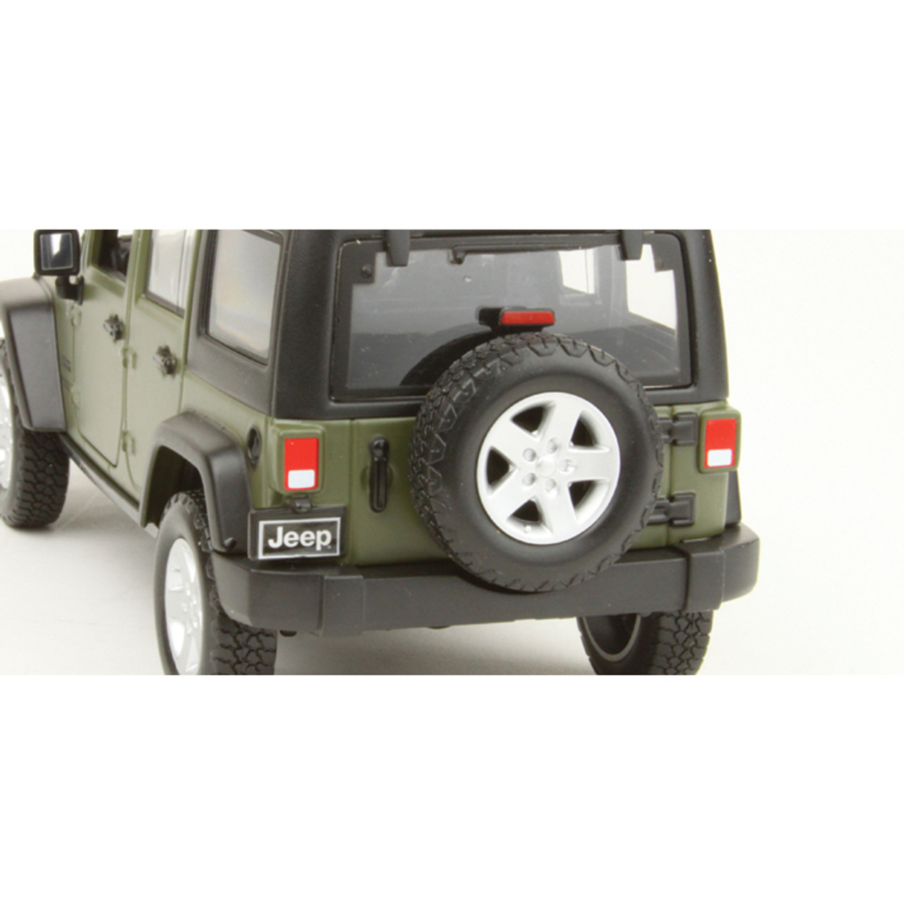 2015 Jeep Wrangler Unlimited - green 1:24 Scale Diecast Model by Maisto