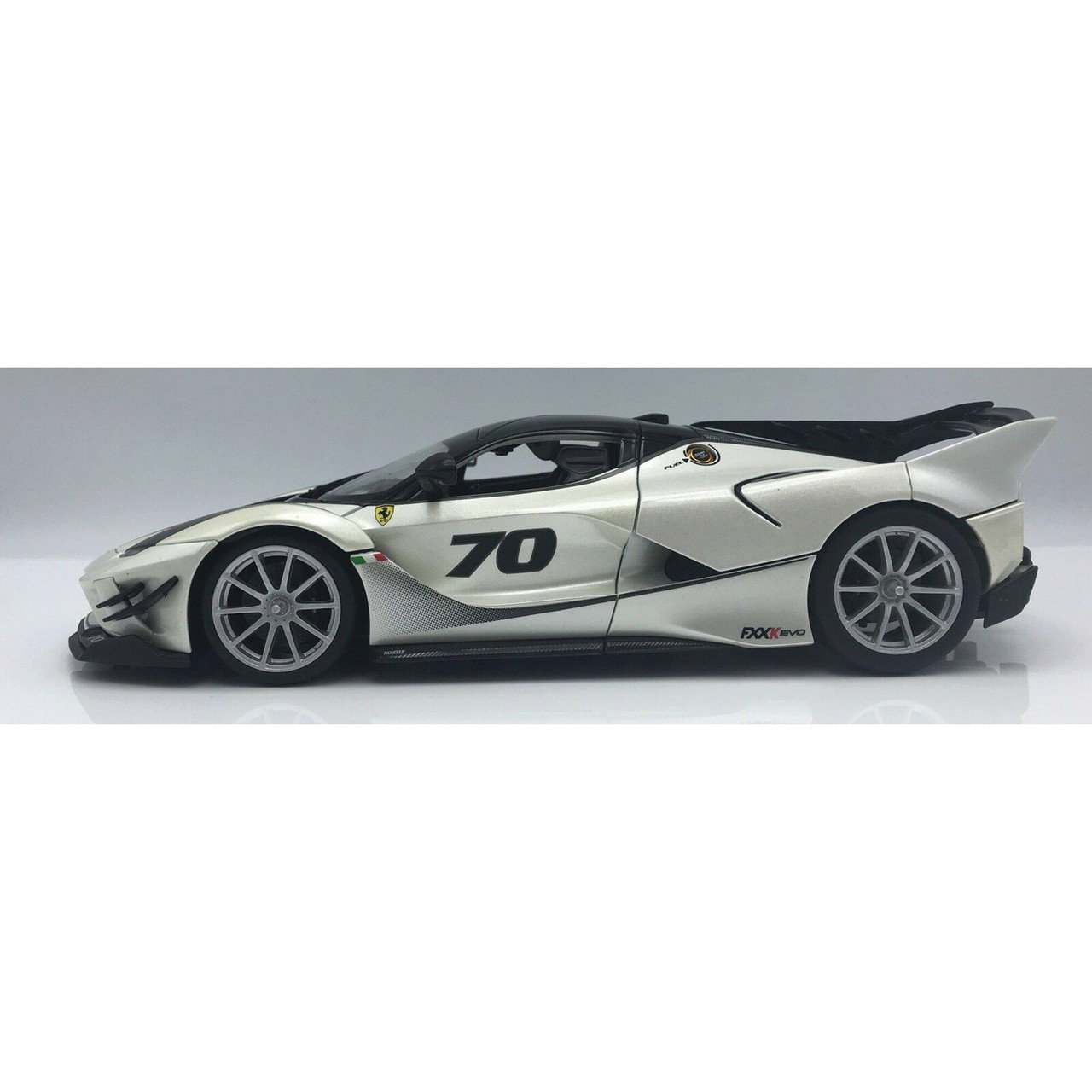 Ferrari FXX-K Evo 1:18 White Diecast Model Car | Bburago